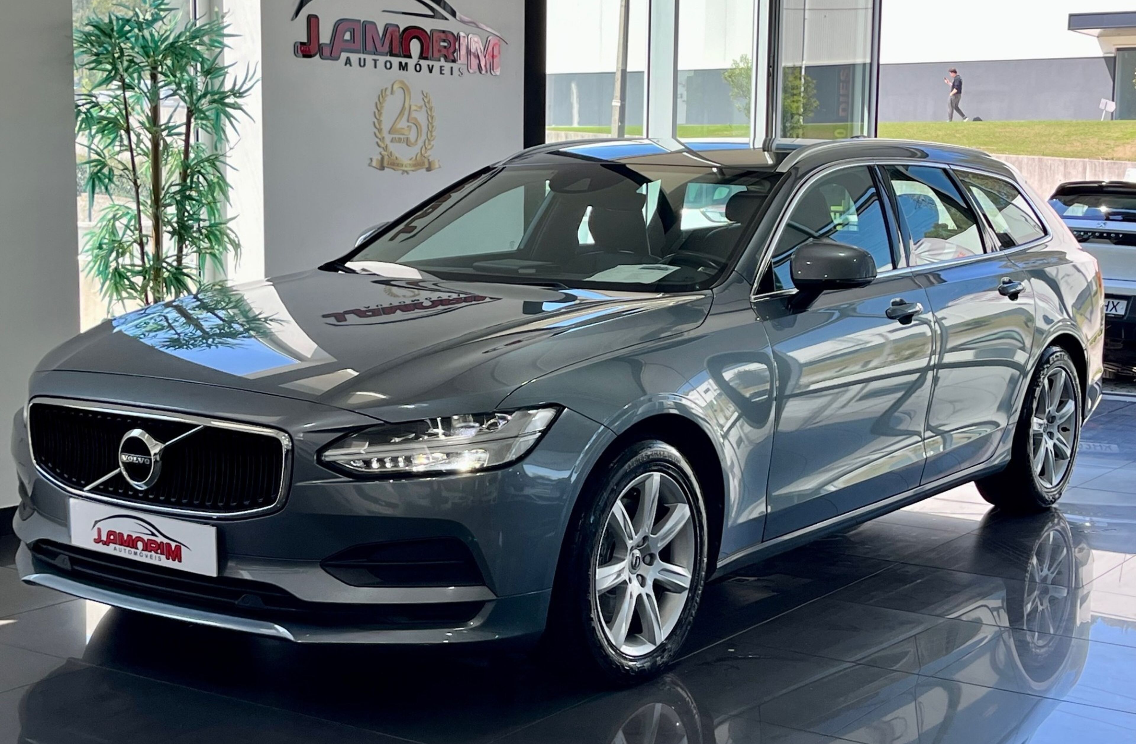 VOLVO V90 2.0 D4 Momentum Plus Geartronic