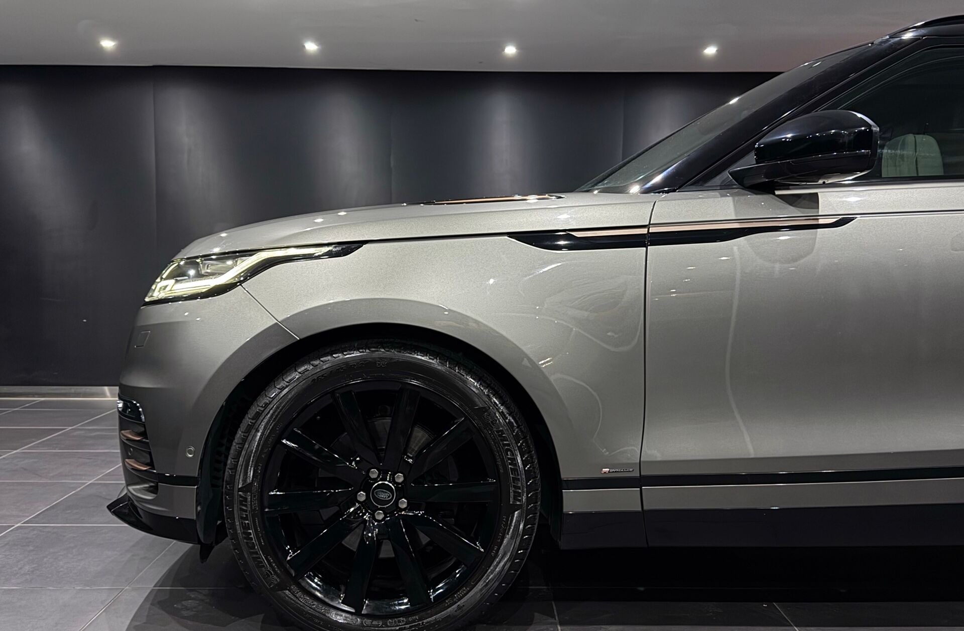 LAND ROVER Range Rover Velar 3.0 R-Dynamic HSE