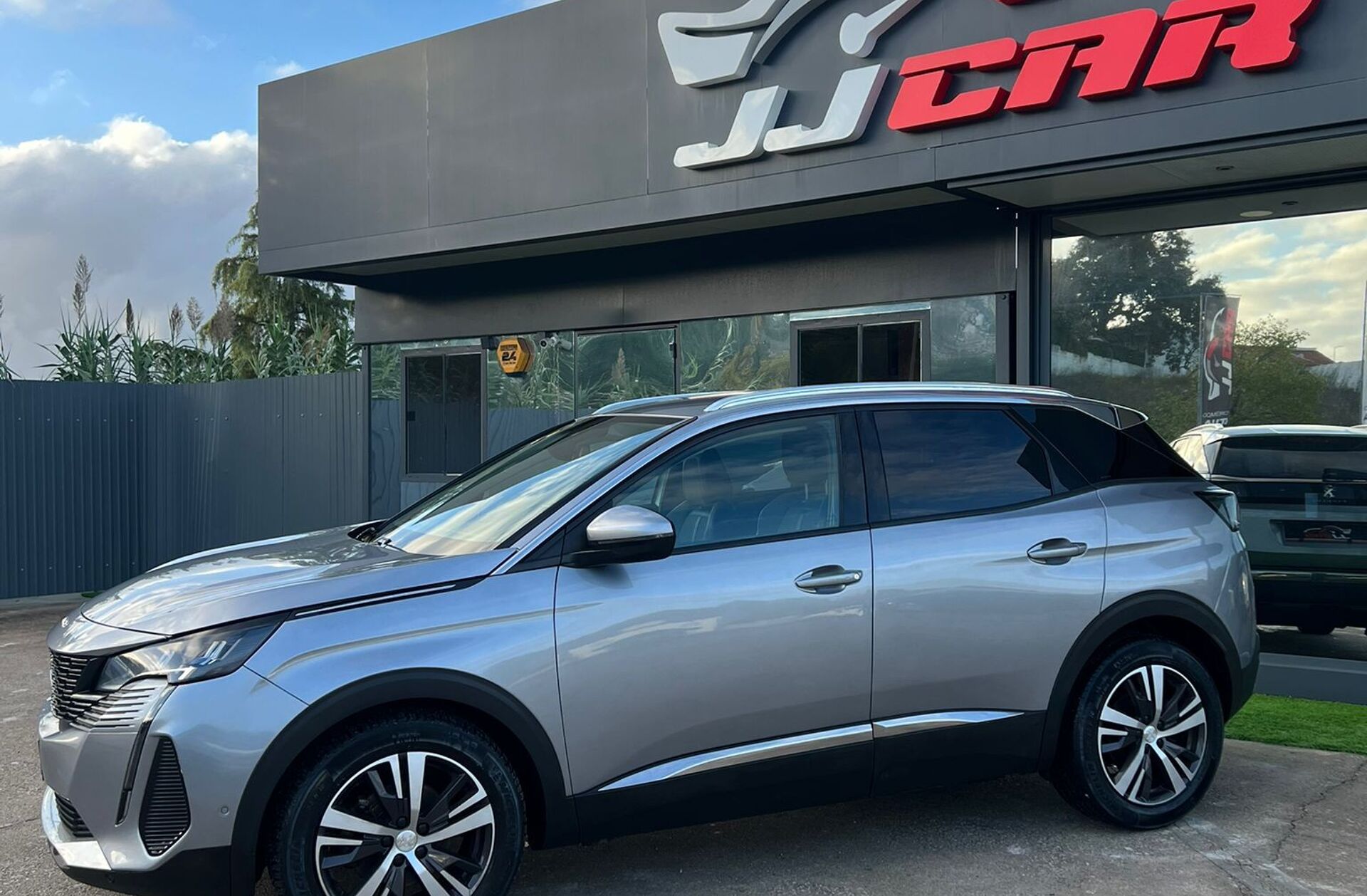 PEUGEOT 3008 1.2 PureTech Allure