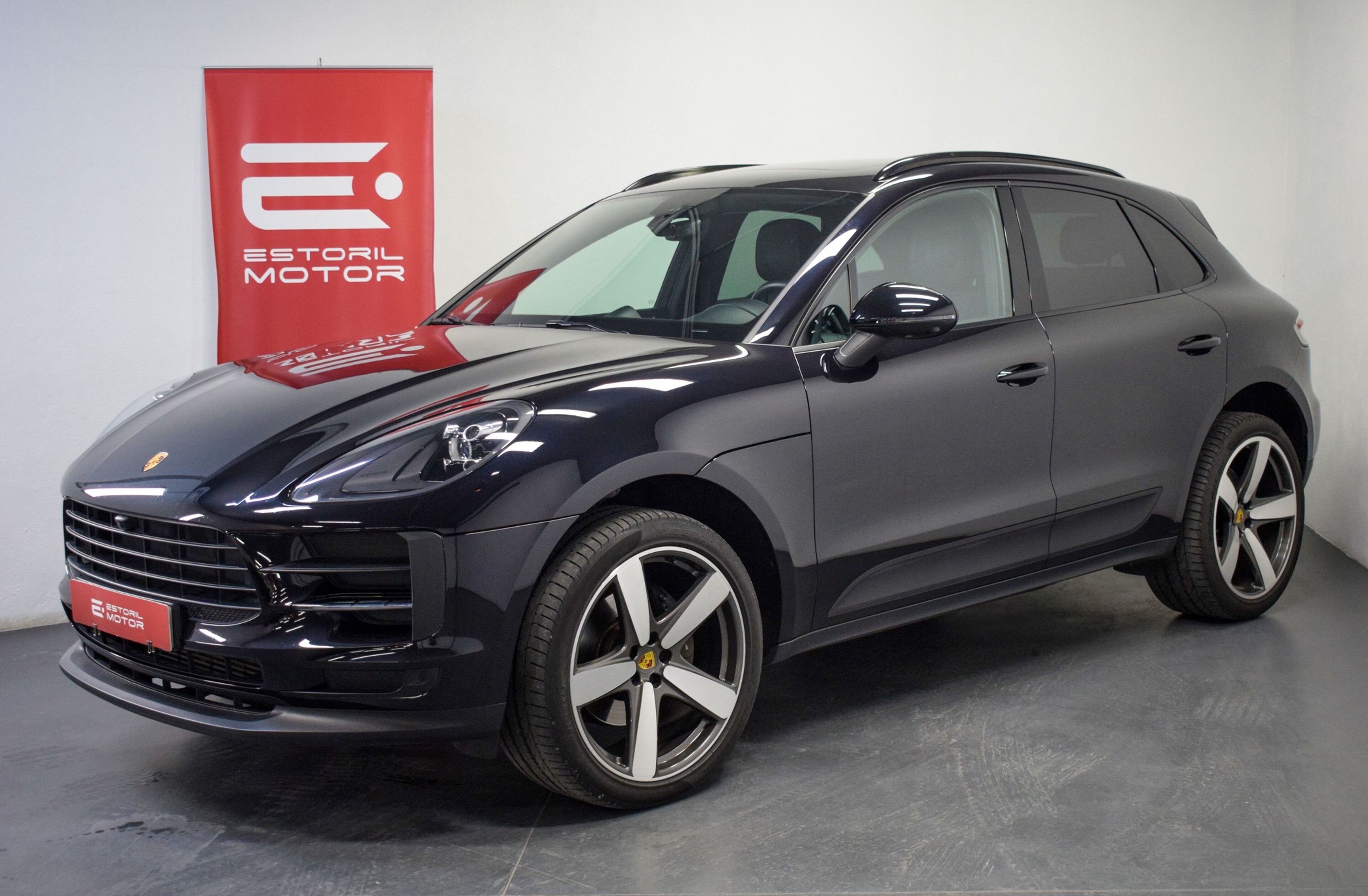 PORSCHE Macan Standard