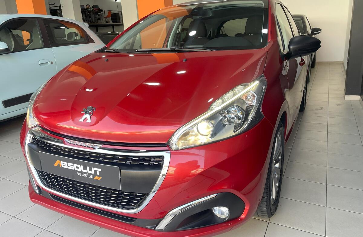 PEUGEOT 208 1.5 BlueHDi Signature