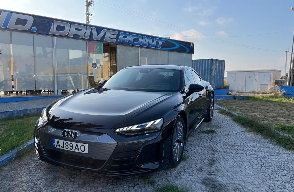 AUDI e-tron S quattro