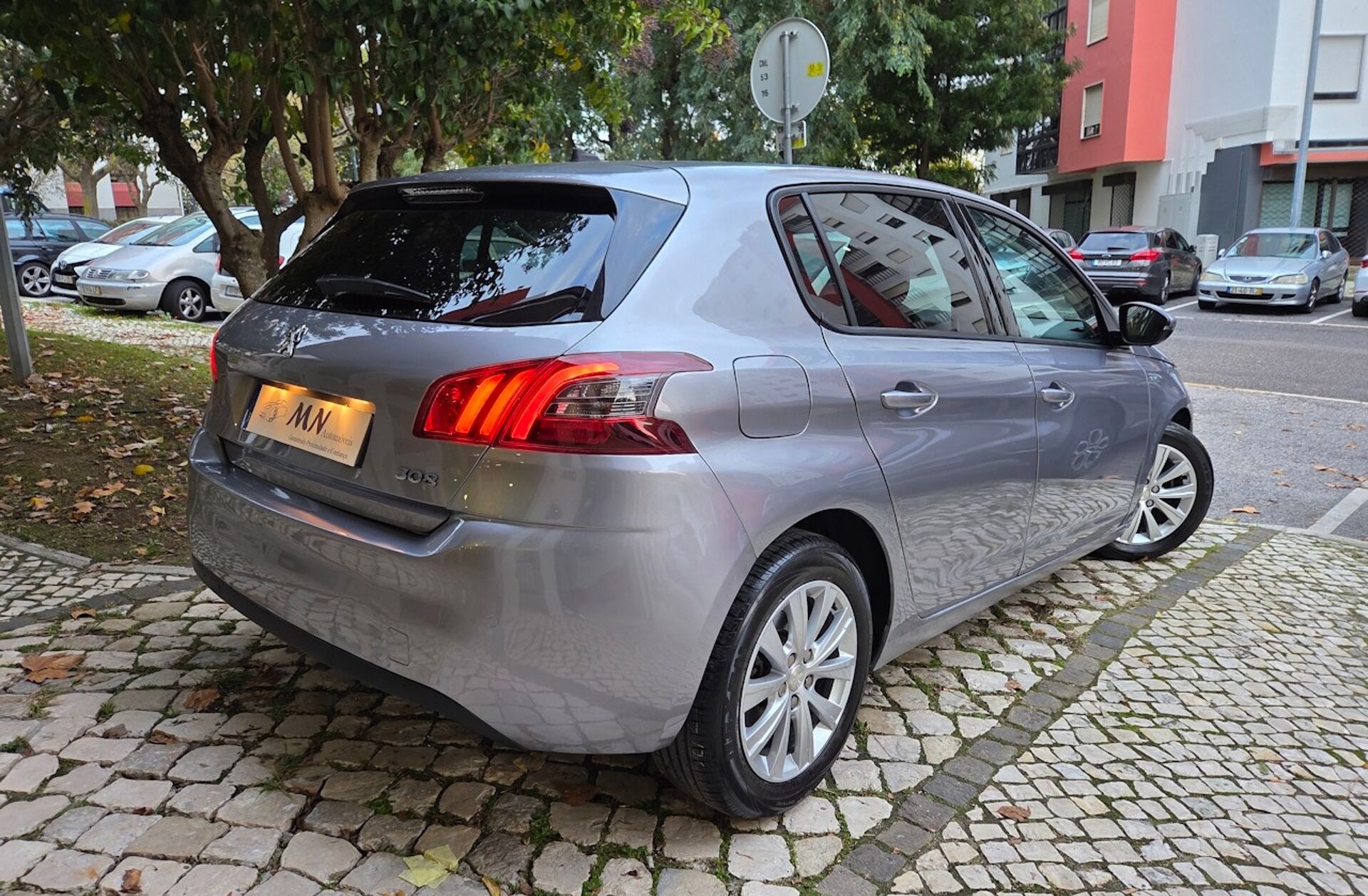 PEUGEOT 308 1.2 PureTech Allure EAT8