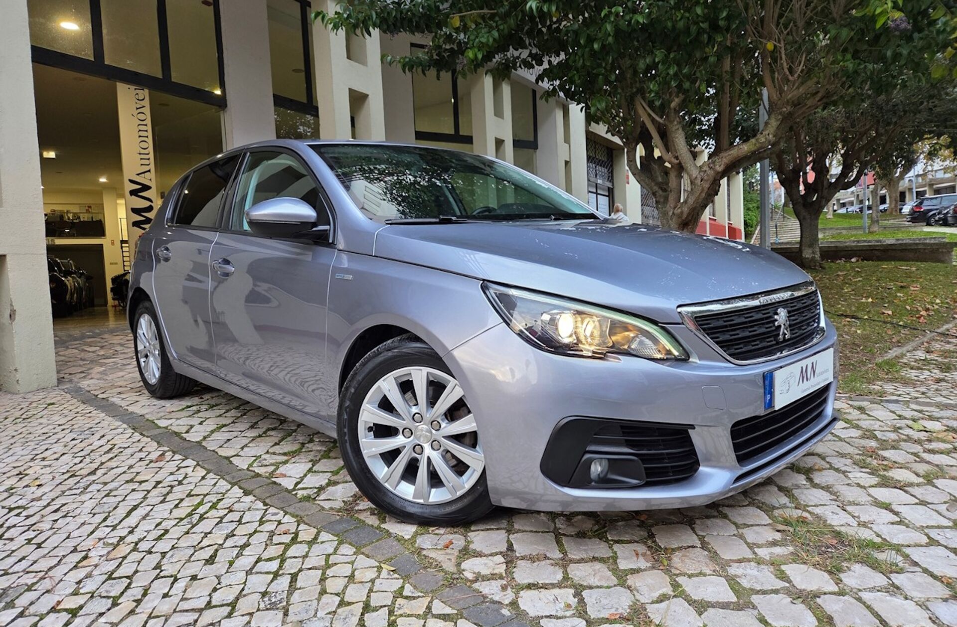 PEUGEOT 308 1.2 PureTech Allure EAT8