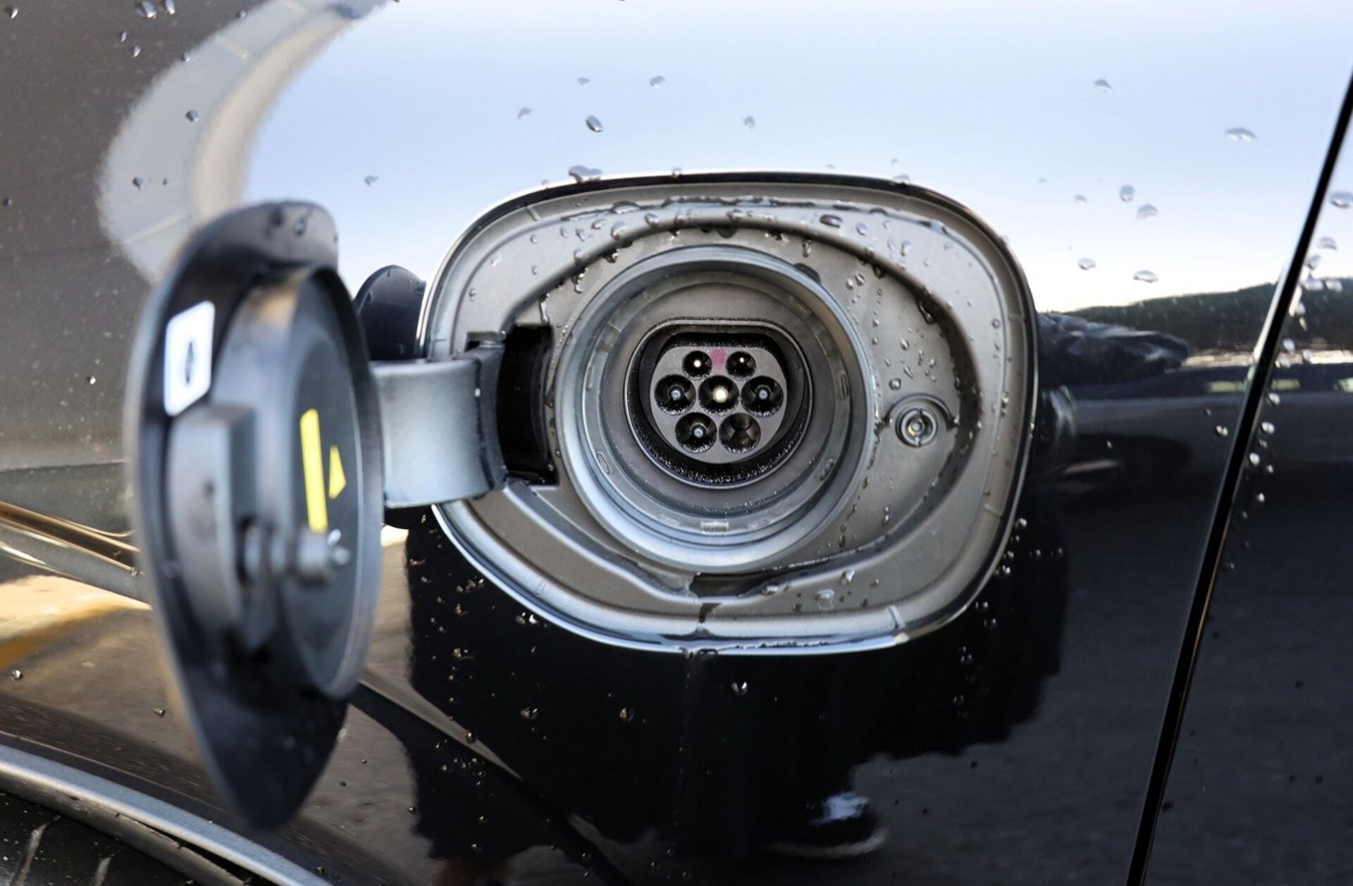 VOLVO XC60 2.0 T6 PHEV Black Edition AWD