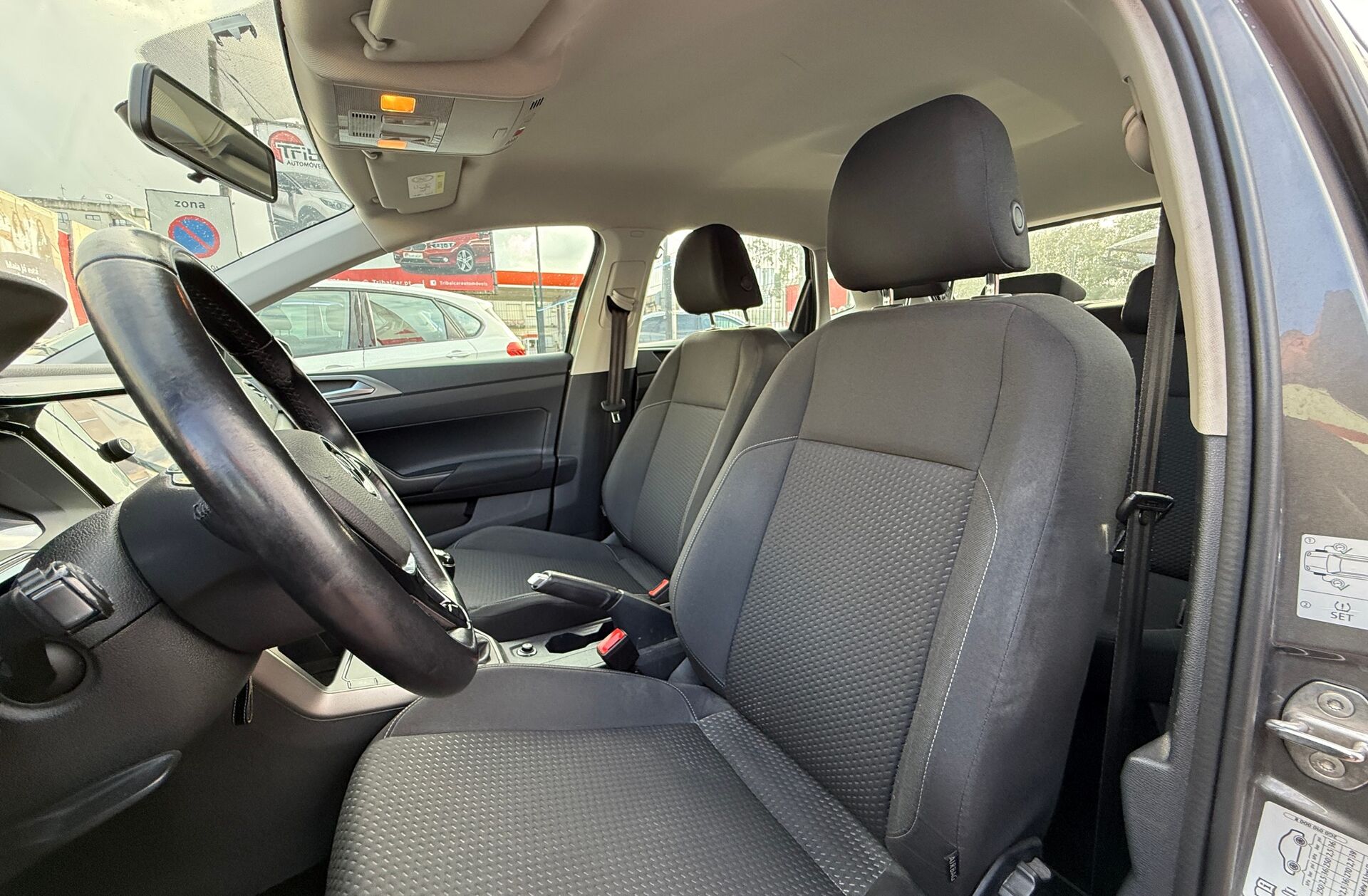 VOLKSWAGEN Polo 1.0 Confortline