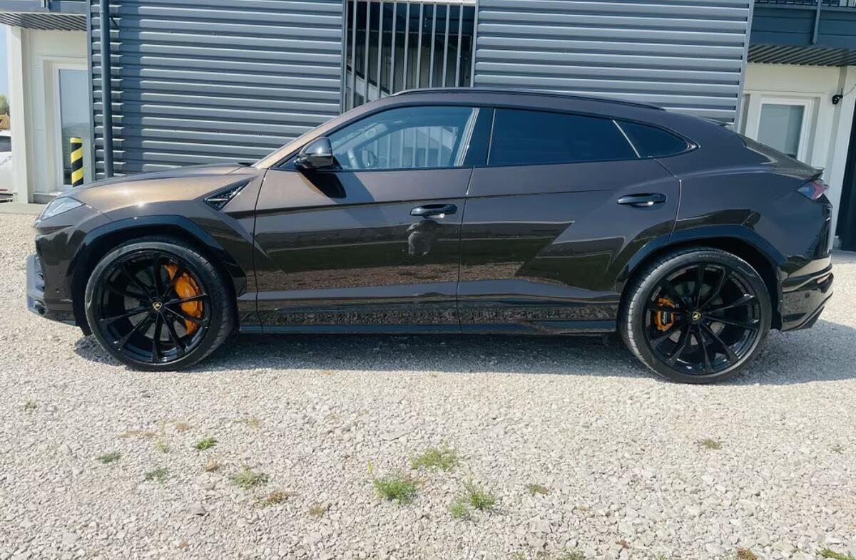 LAMBORGHINI Urus 4.0 V8
