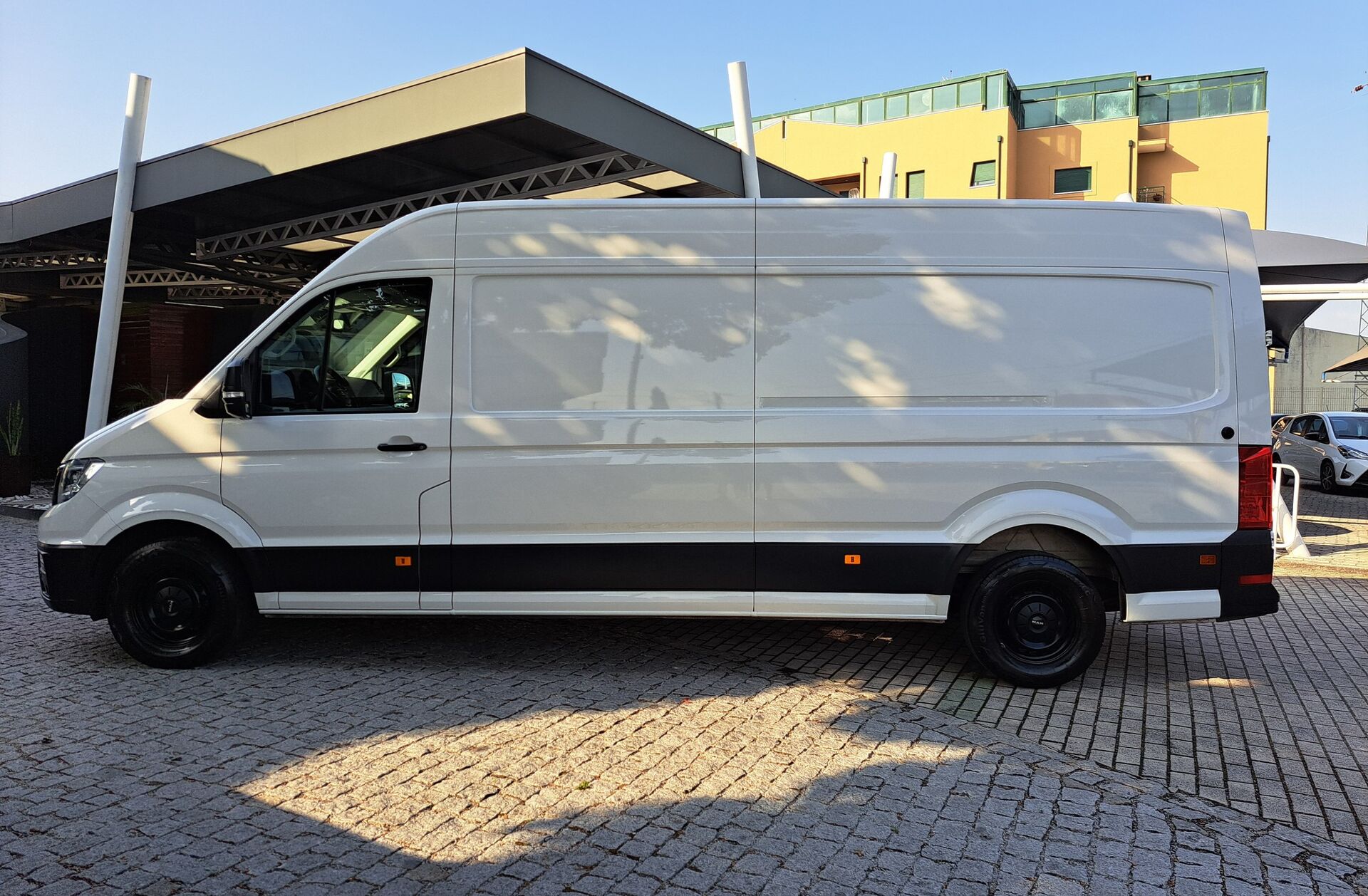 MAN TGE 3.180 Longo Alto