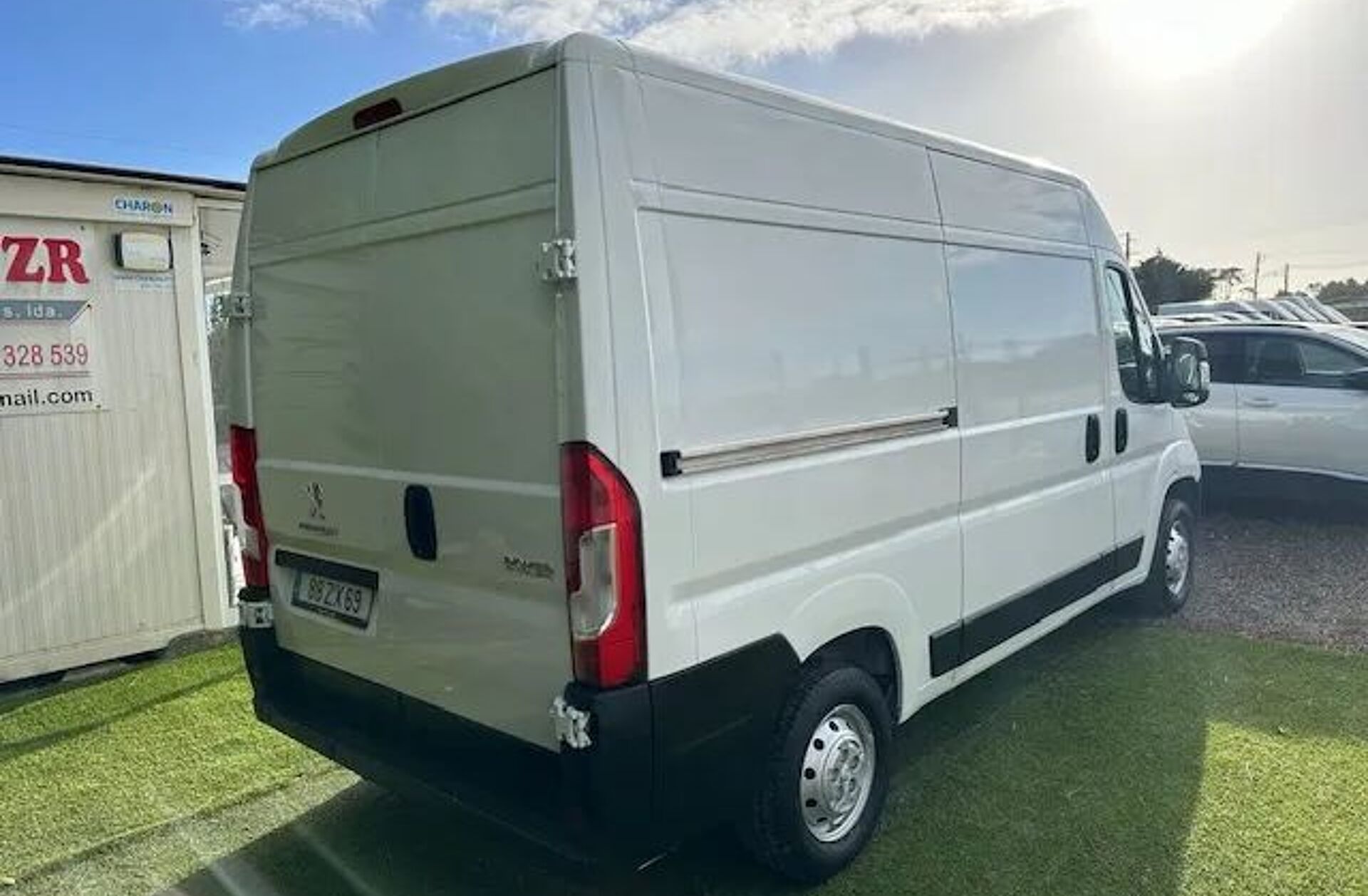 PEUGEOT Boxer 2.2 BlueHDi 330 L2H2 Premium