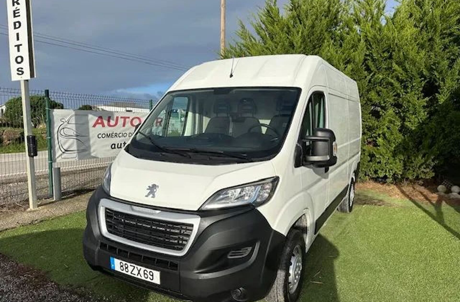 PEUGEOT Boxer 2.2 BlueHDi 330 L2H2 Premium