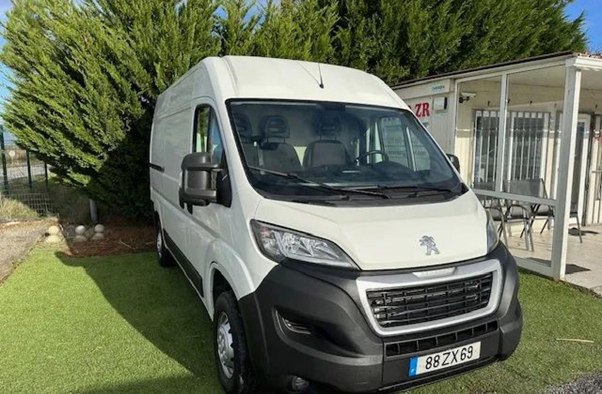PEUGEOT Boxer 2.2 BlueHDi 330 L2H2 Premium