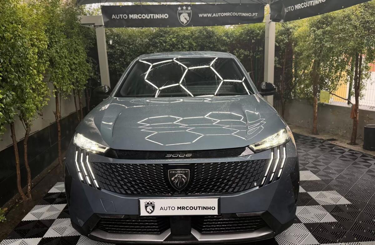 PEUGEOT 3008 1.2 Hybrid Allure e-DCS6