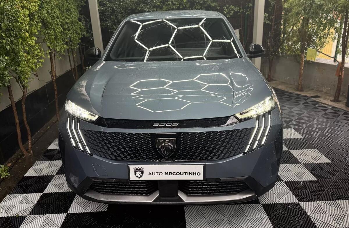 PEUGEOT 3008 1.2 Hybrid Allure e-DCS6