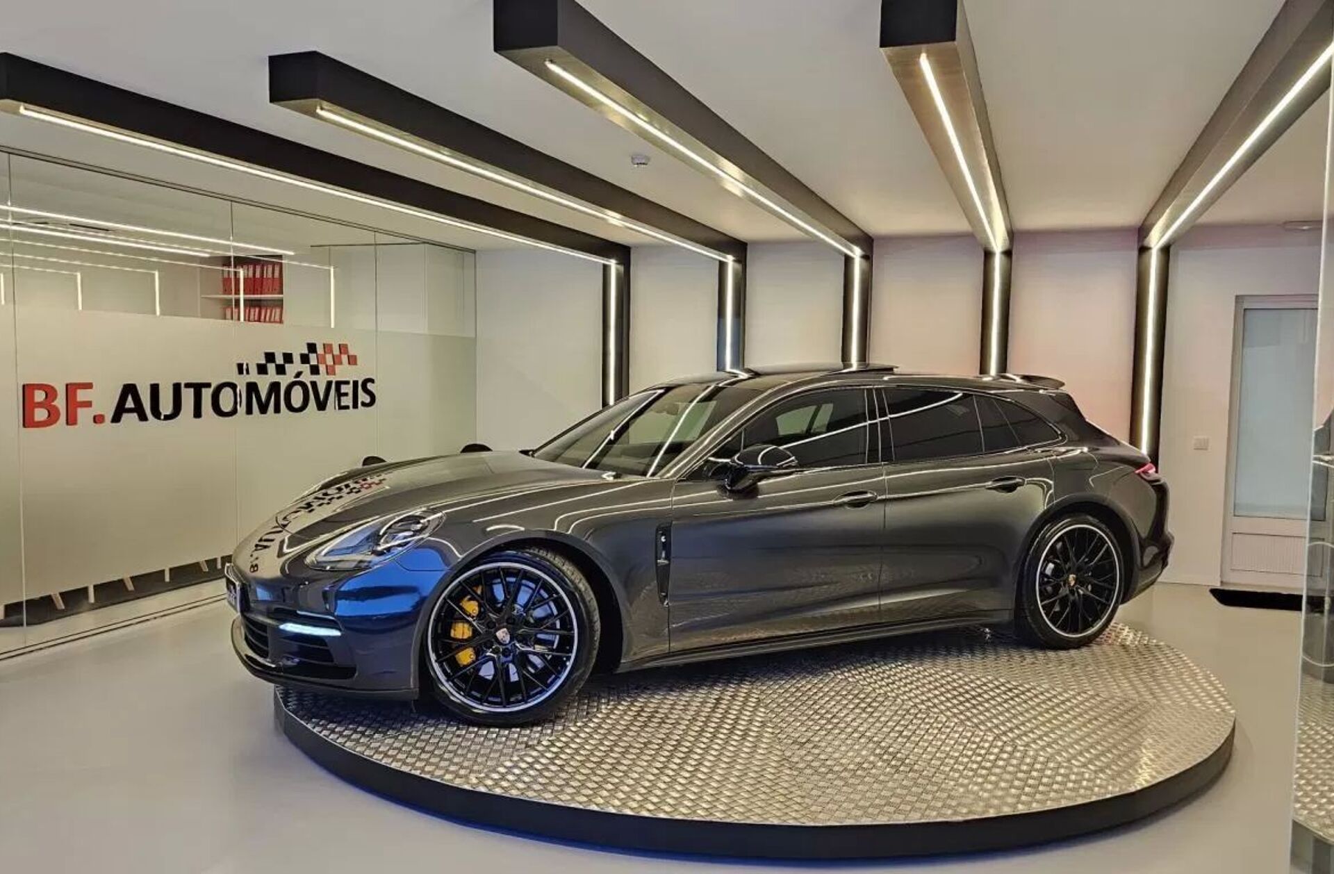 PORSCHE Panamera 4 E-Hybrid