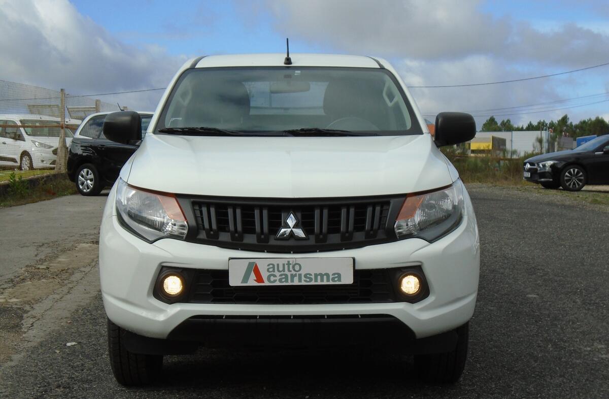 MITSUBISHI L 200 2.4 DI-D CD Invite 4WD