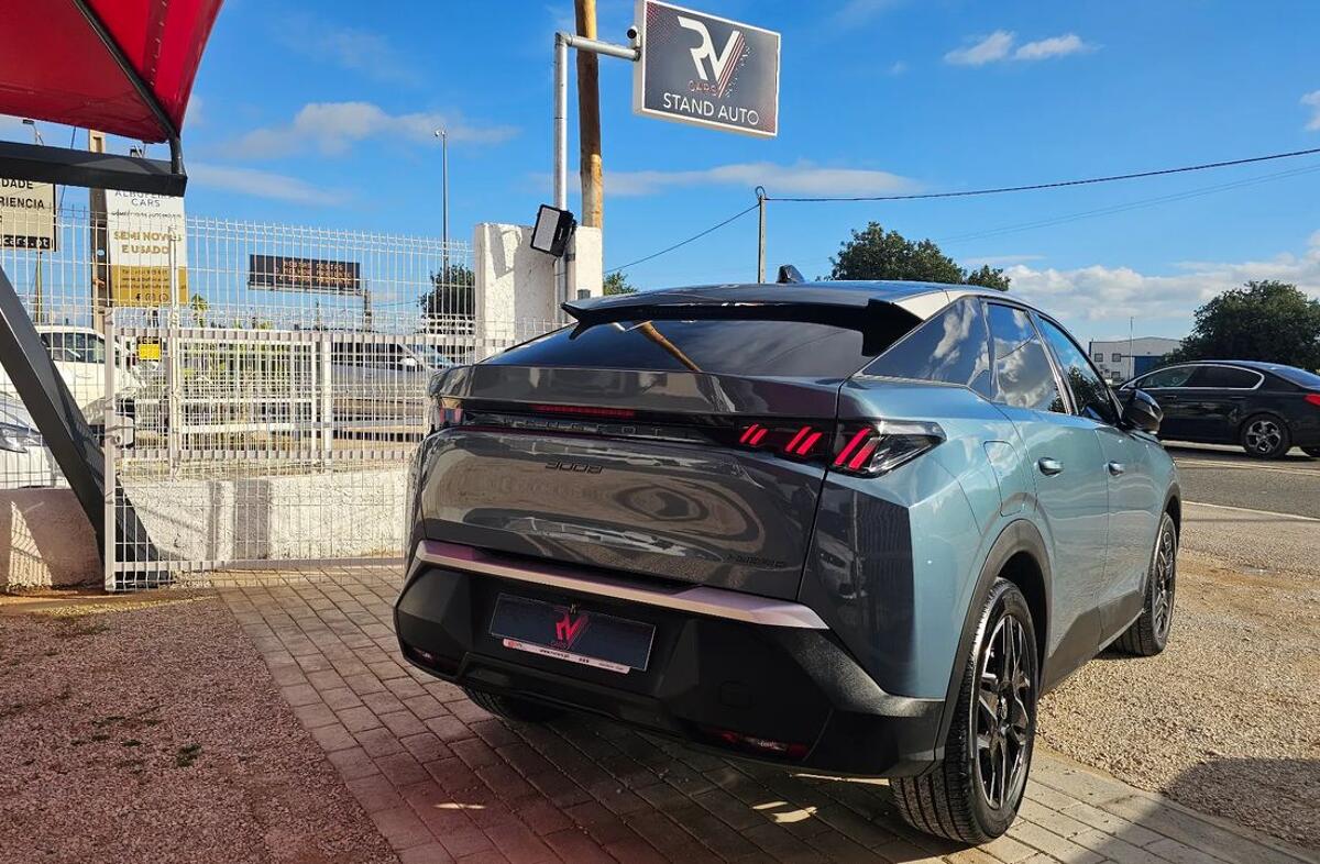 PEUGEOT 3008 1.2 Hybrid Allure e-DCS6