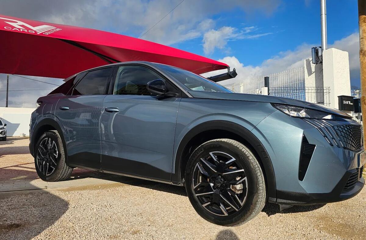 PEUGEOT 3008 1.2 Hybrid Allure e-DCS6