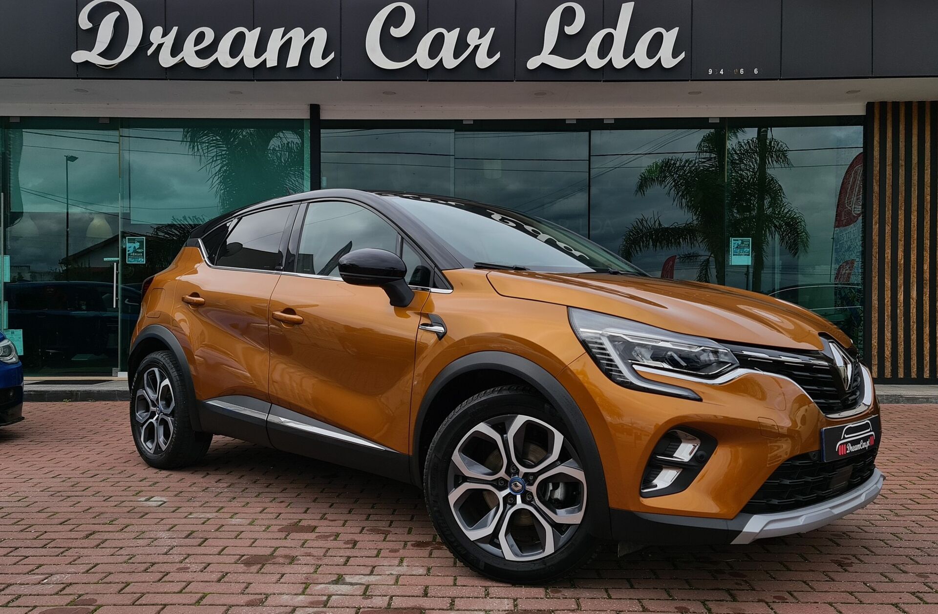 RENAULT Captur 1.6 E-Tech Plug-In Exclusive