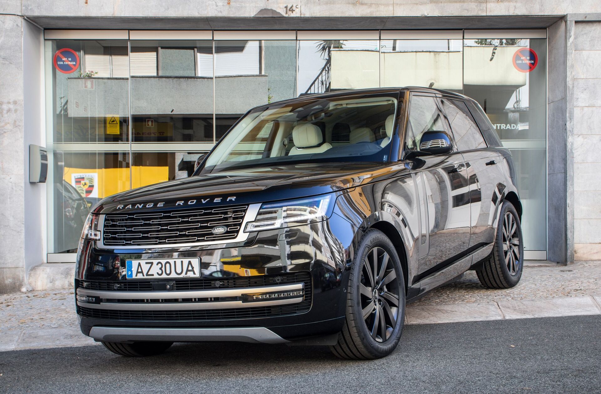 LAND ROVER Range Rover 3.0 P440e SE