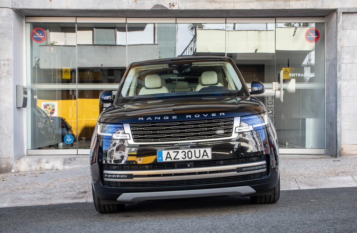 LAND ROVER Range Rover 3.0 P440e SE