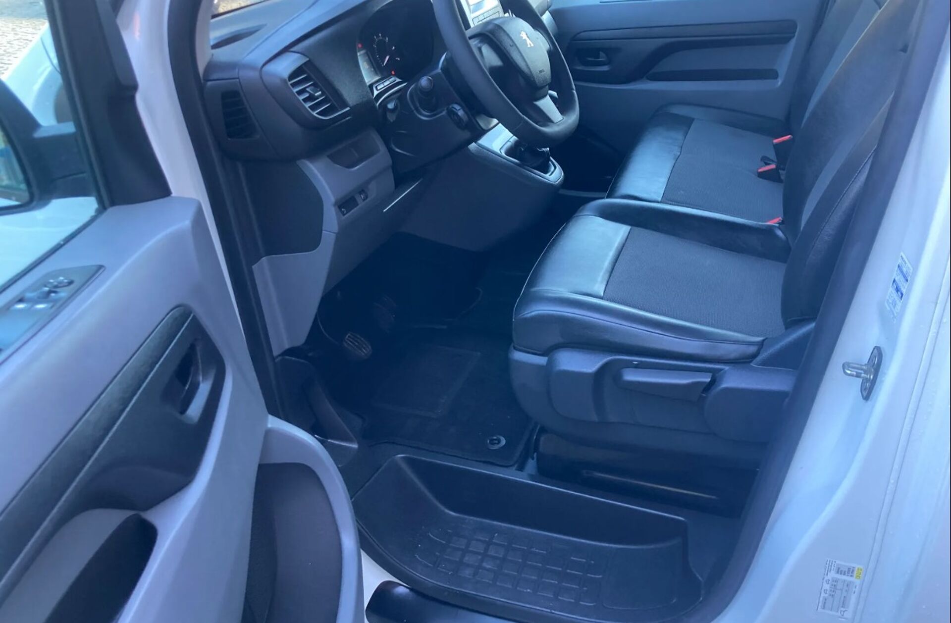 PEUGEOT Expert 2.0 BlueHDi L2H1 Premium Standard