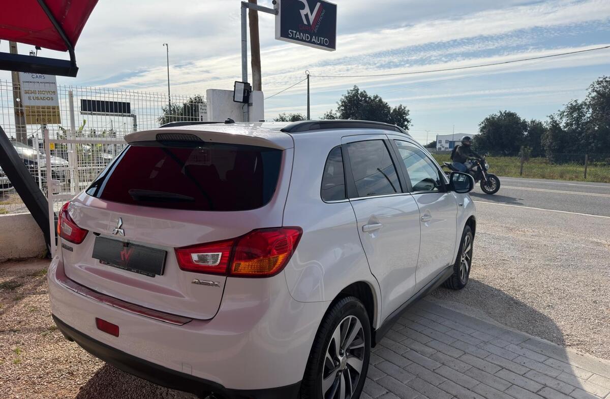 MITSUBISHI Outlander 2.2 DI-D Inst.N.AT 4WD