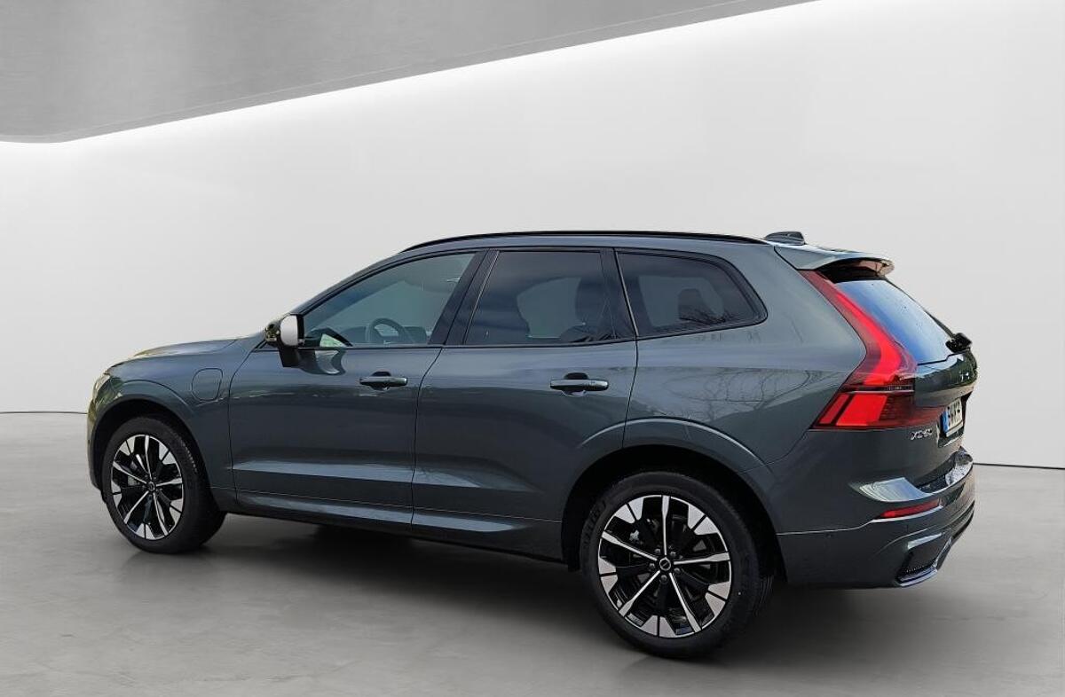 VOLVO XC60 2.0 T6 PHEV Plus Dark AWD