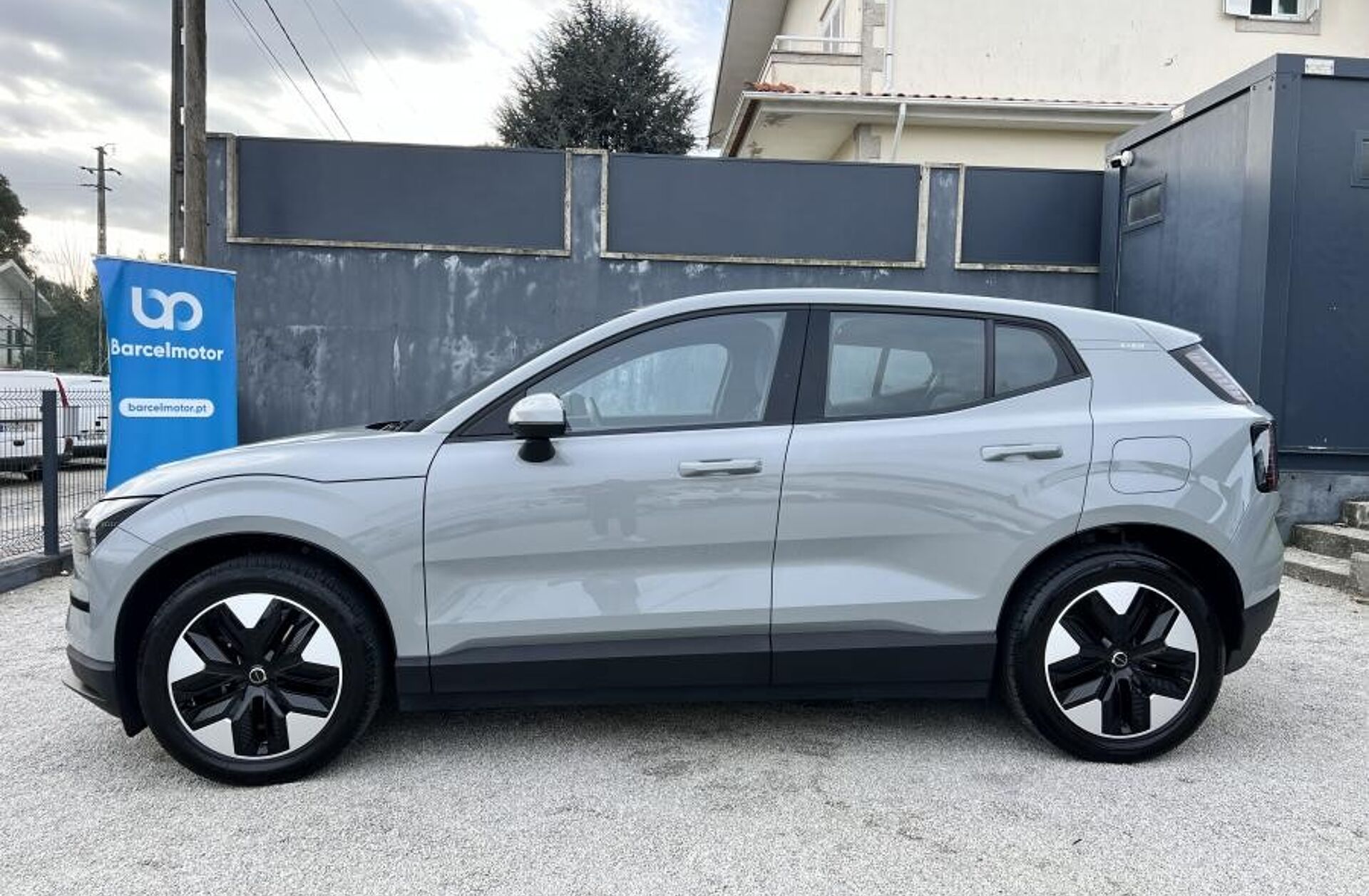 VOLVO EX30 69 kWh Single Motor Extended Range Core