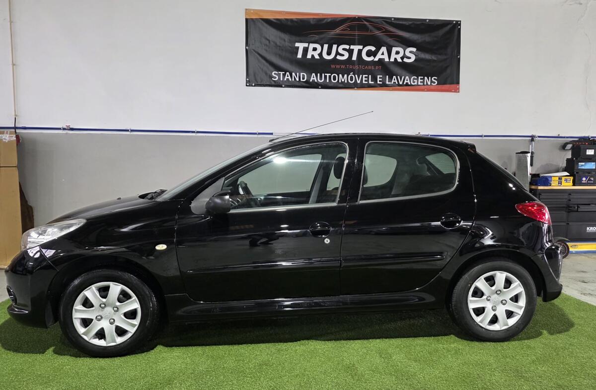 PEUGEOT 206 + 1.1 Urban