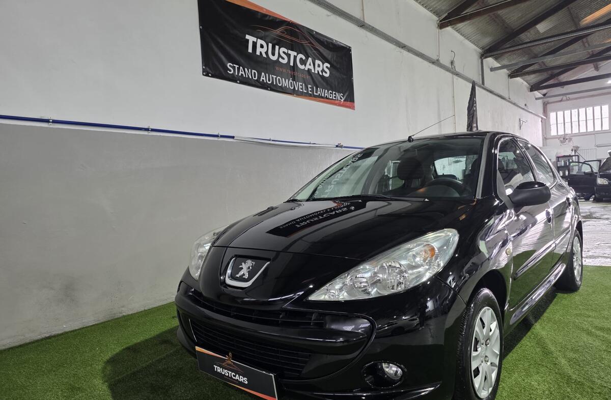PEUGEOT 206 + 1.1 Urban