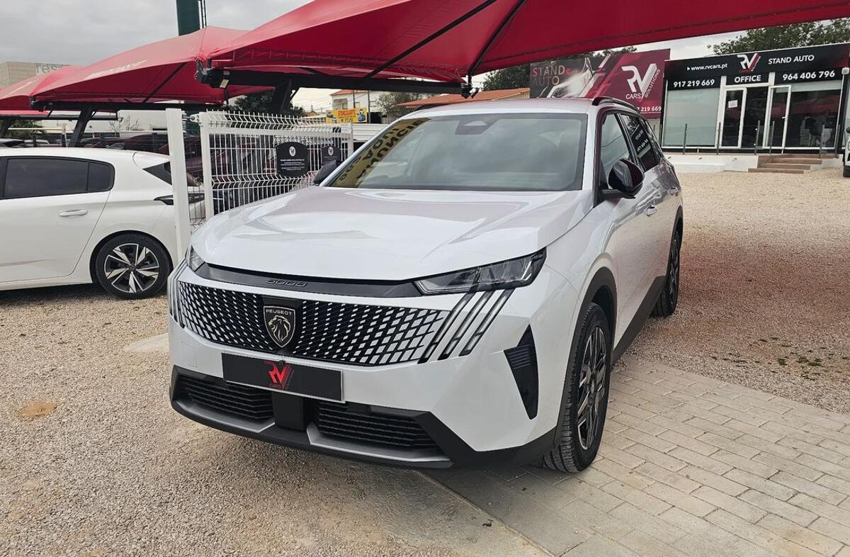 PEUGEOT 5008 1.2 Hybrid Allure e-DCS6