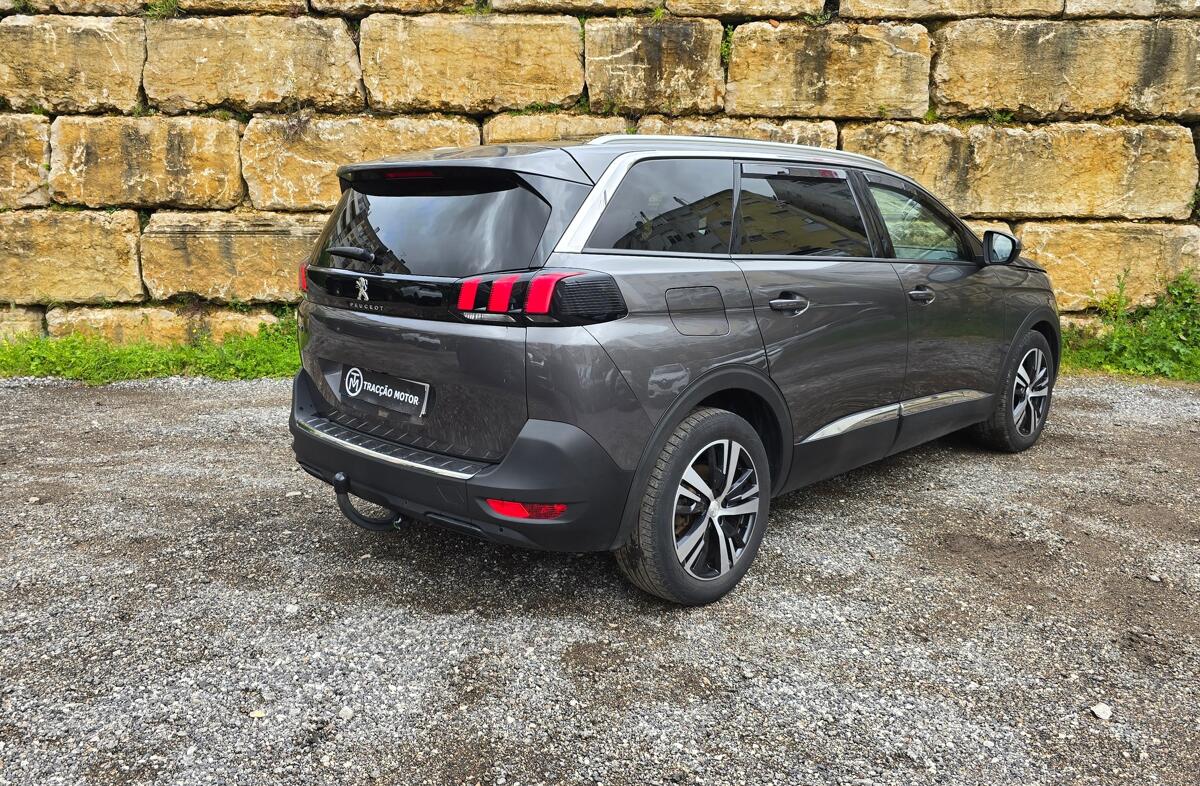 PEUGEOT 5008 1.5 BlueHDi Active