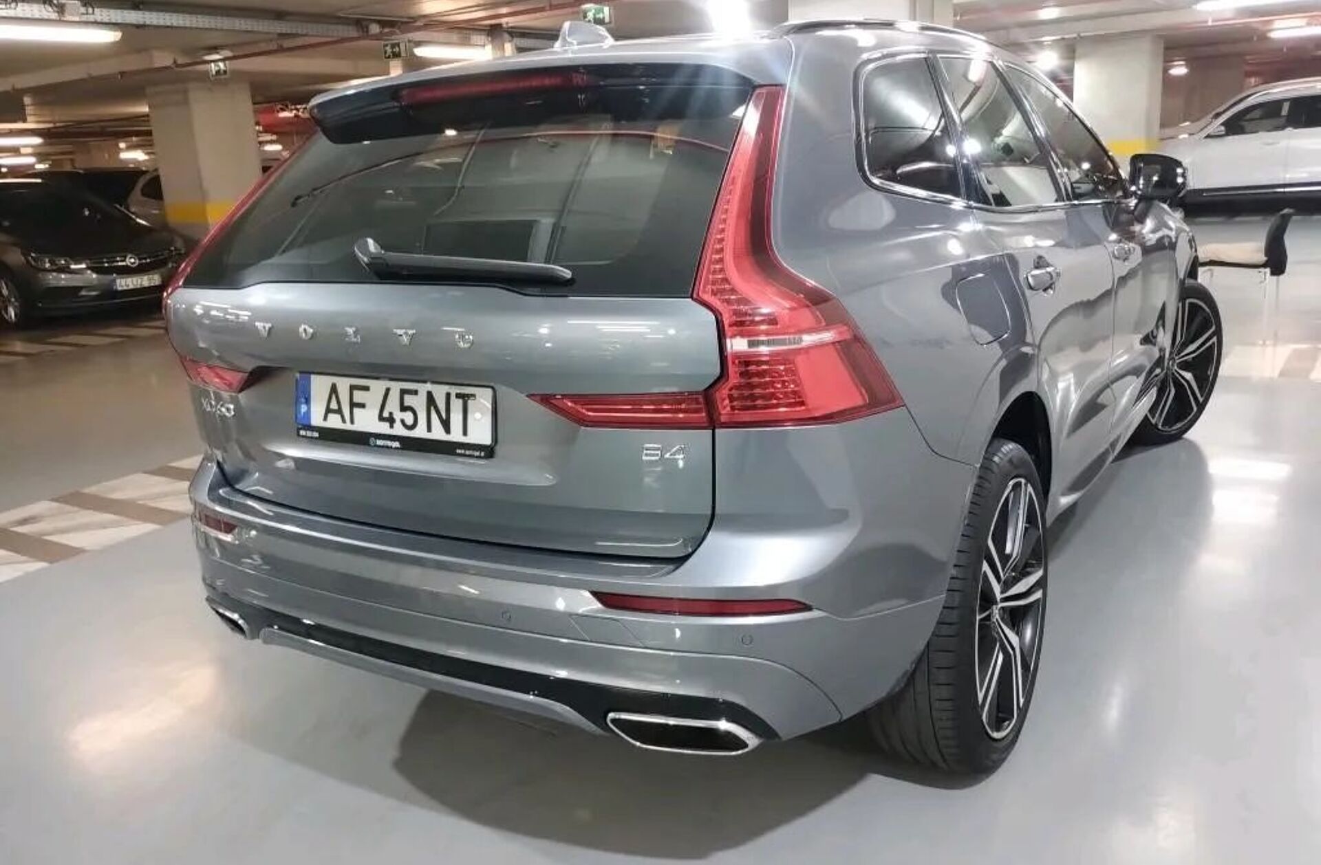 VOLVO XC60 2.0 B4 R-Design