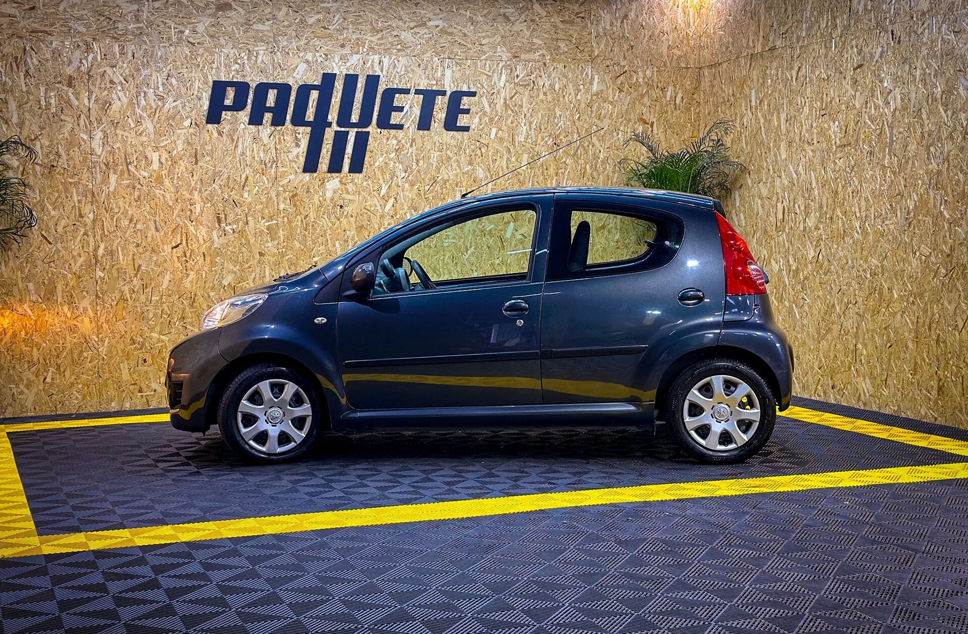 PEUGEOT 107 1.0 Black&Silver