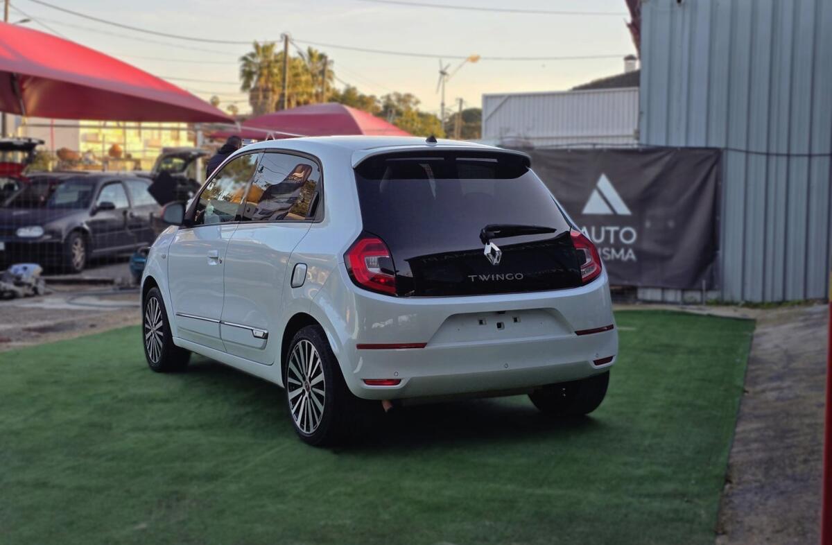 RENAULT Twingo 0.9 TCe Le Coq Sportif EDC