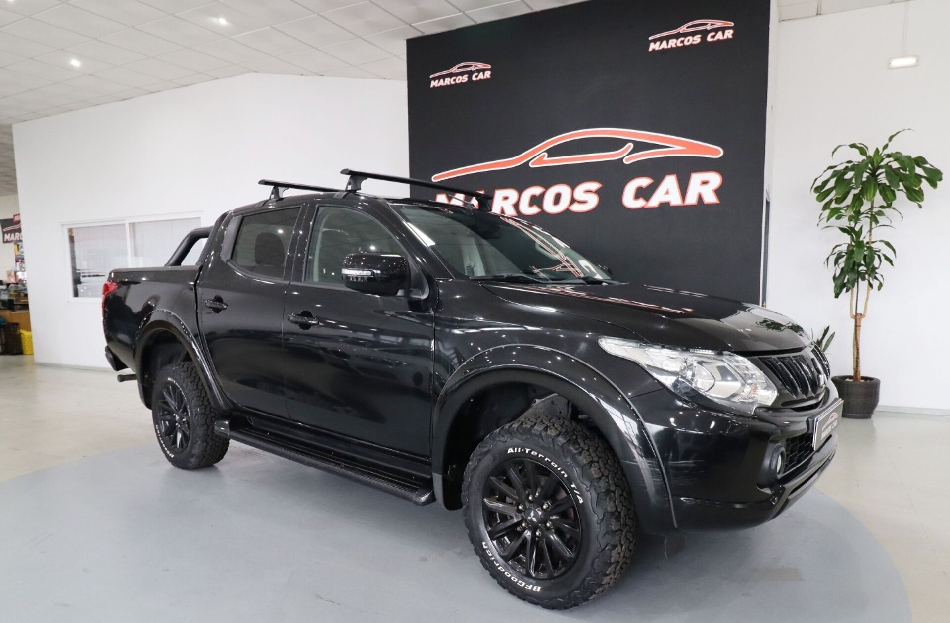 MITSUBISHI L 200 2.4 DI-D CD Invite 4WD