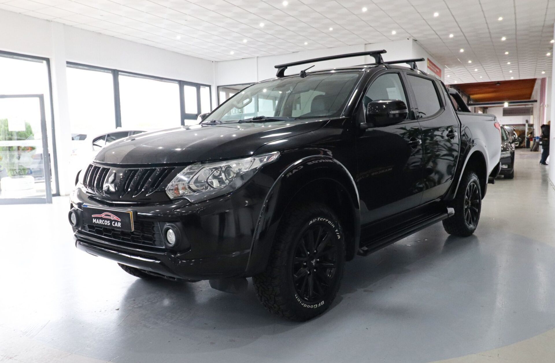 MITSUBISHI L 200 2.4 DI-D CD Invite 4WD