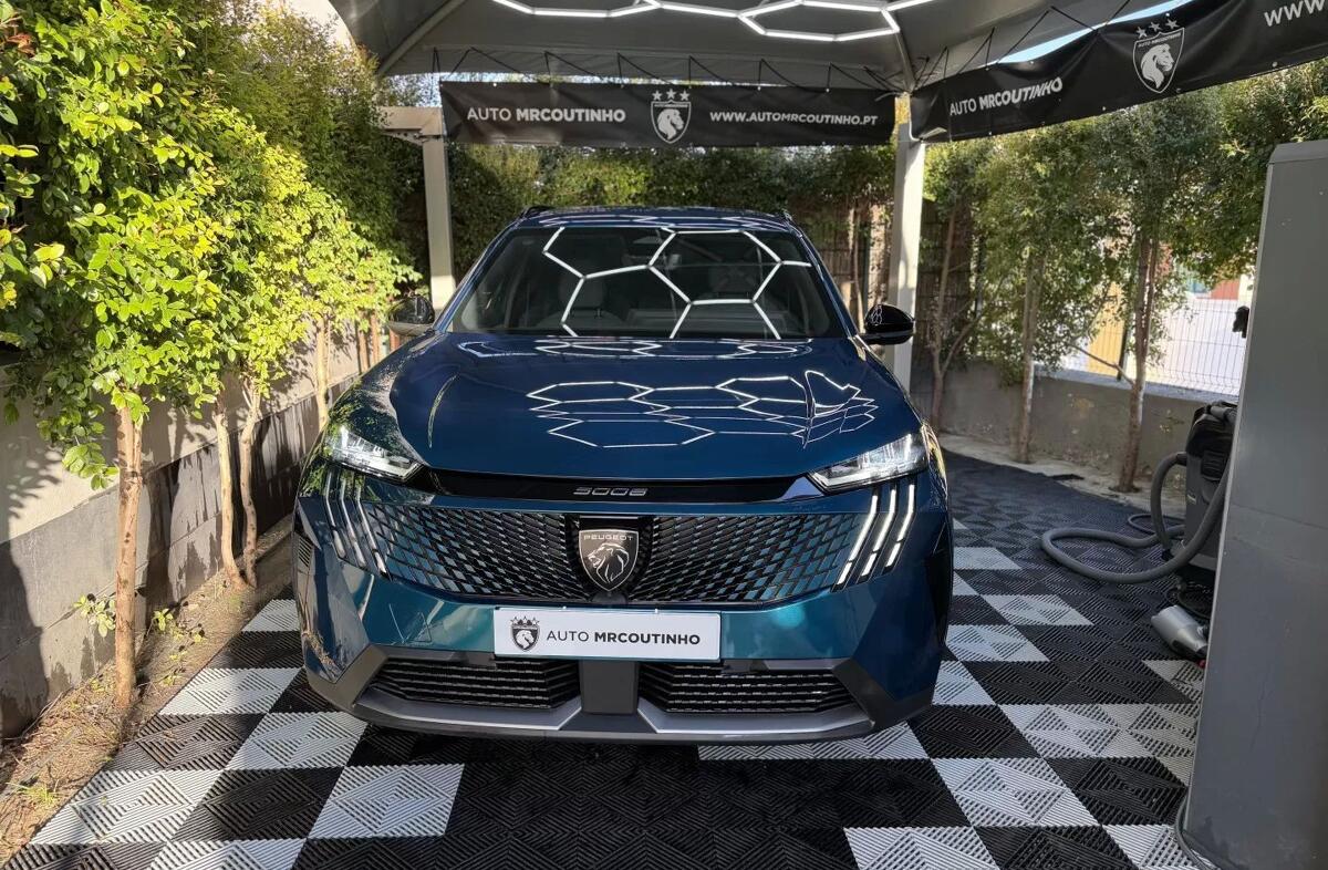 PEUGEOT 5008 1.2 Hybrid Allure e-DCS6