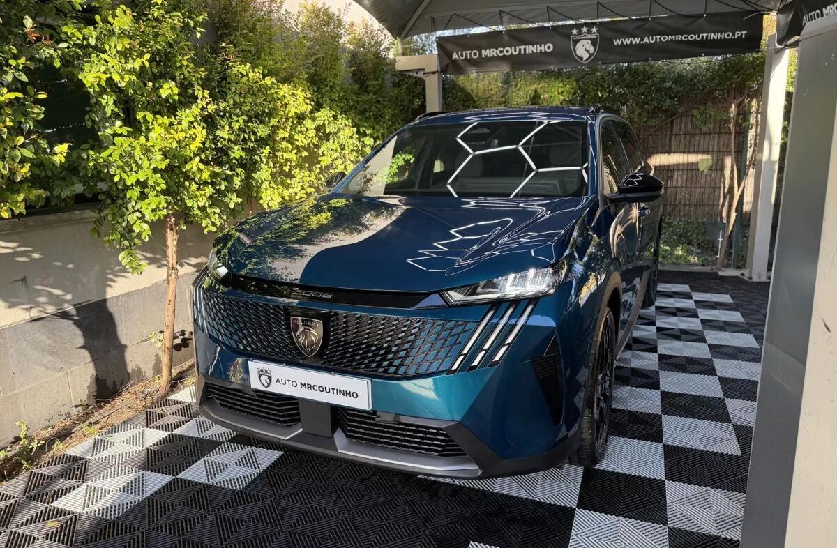 PEUGEOT 5008 1.2 Hybrid Allure e-DCS6