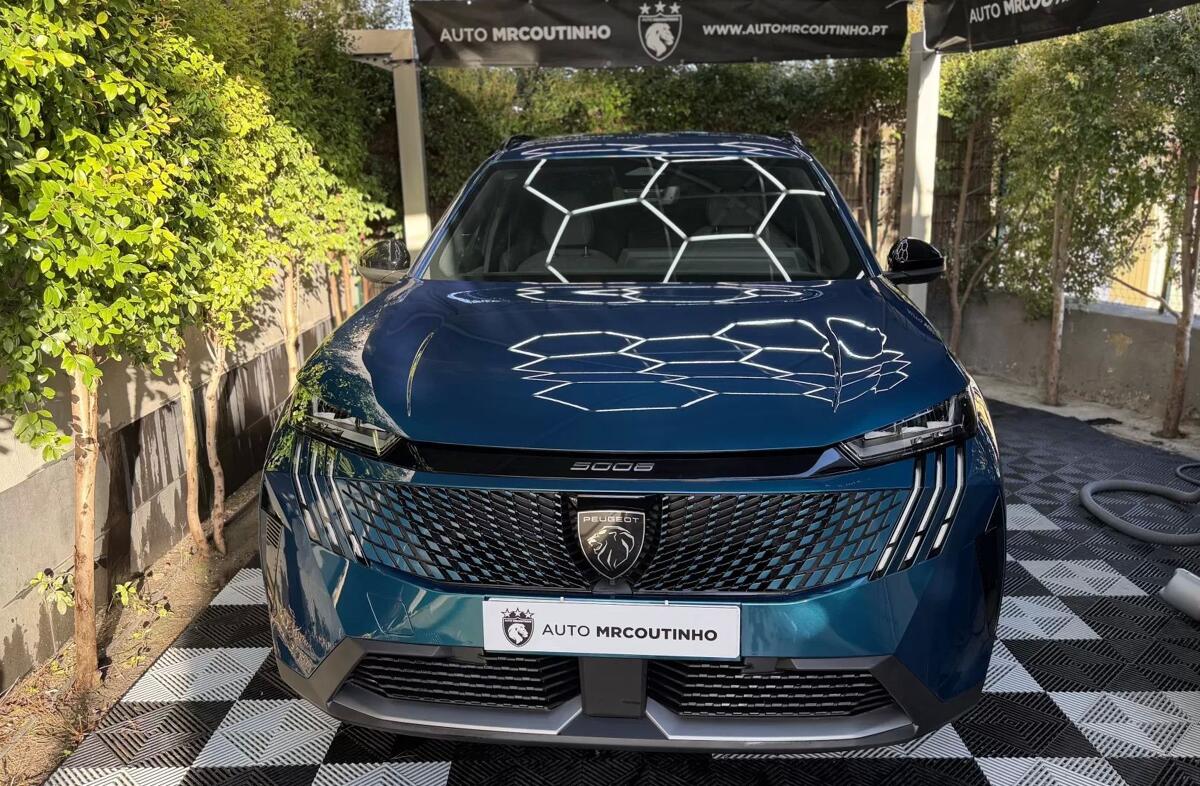 PEUGEOT 5008 1.2 Hybrid Allure e-DCS6