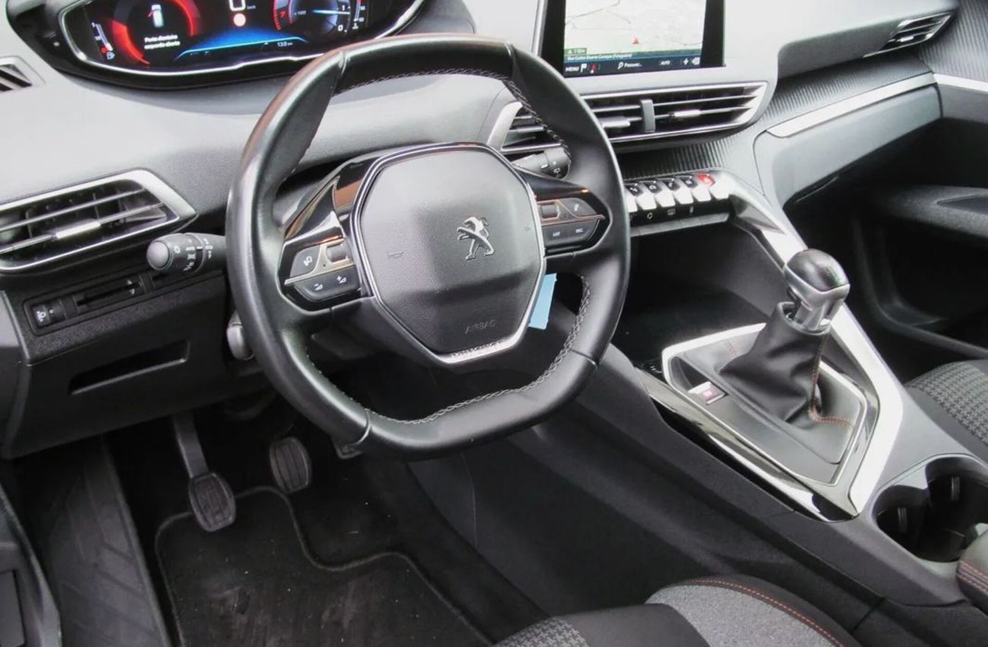 PEUGEOT 3008 1.2 PureTech Active