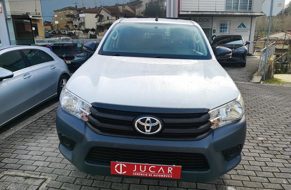 TOYOTA Hilux 2.4 D-4D 4WD CD CH