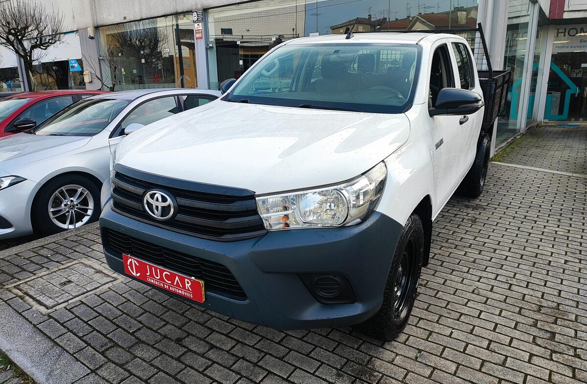 TOYOTA Hilux 2.4 D-4D 4WD CD CH
