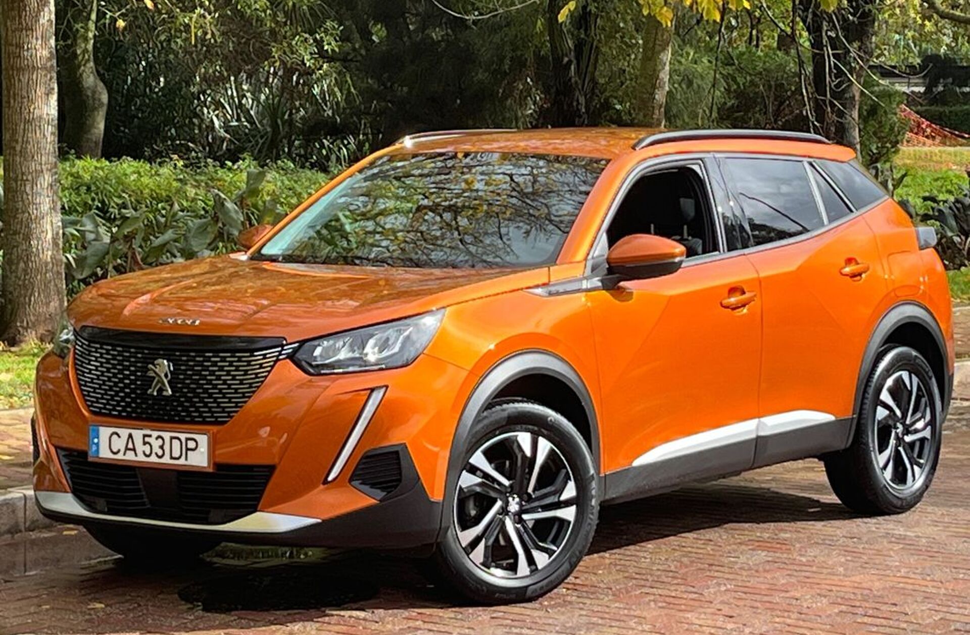 PEUGEOT 2008 1.2 PureTech Allure EAT8