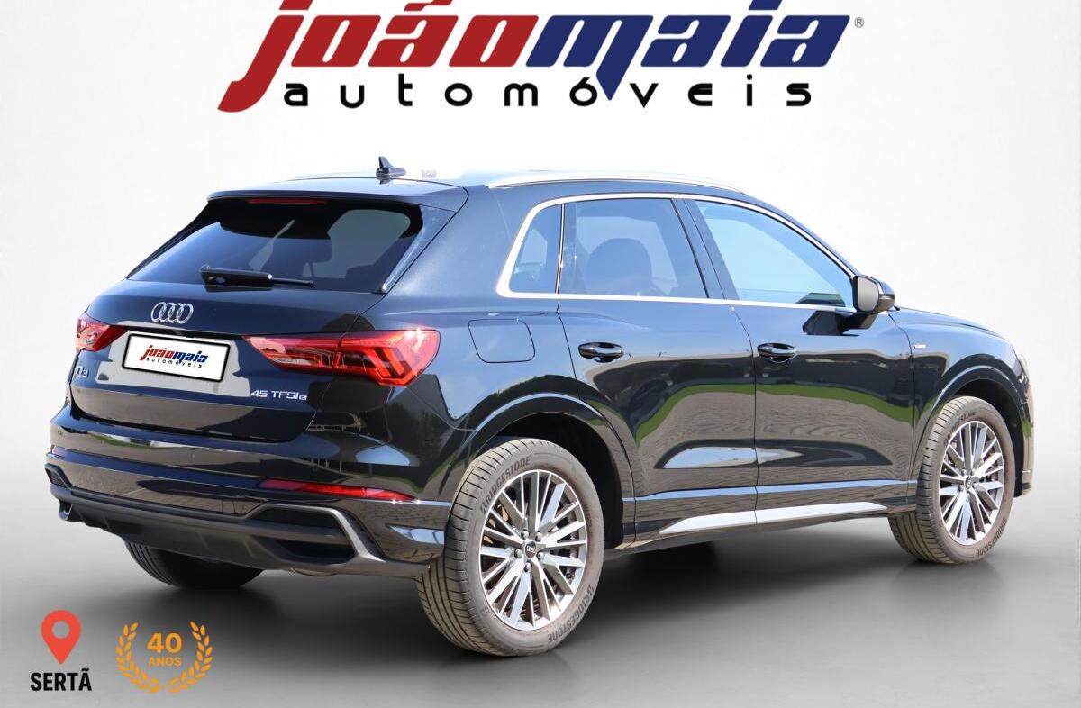 AUDI Q3 45 TFSIe S line S tronic