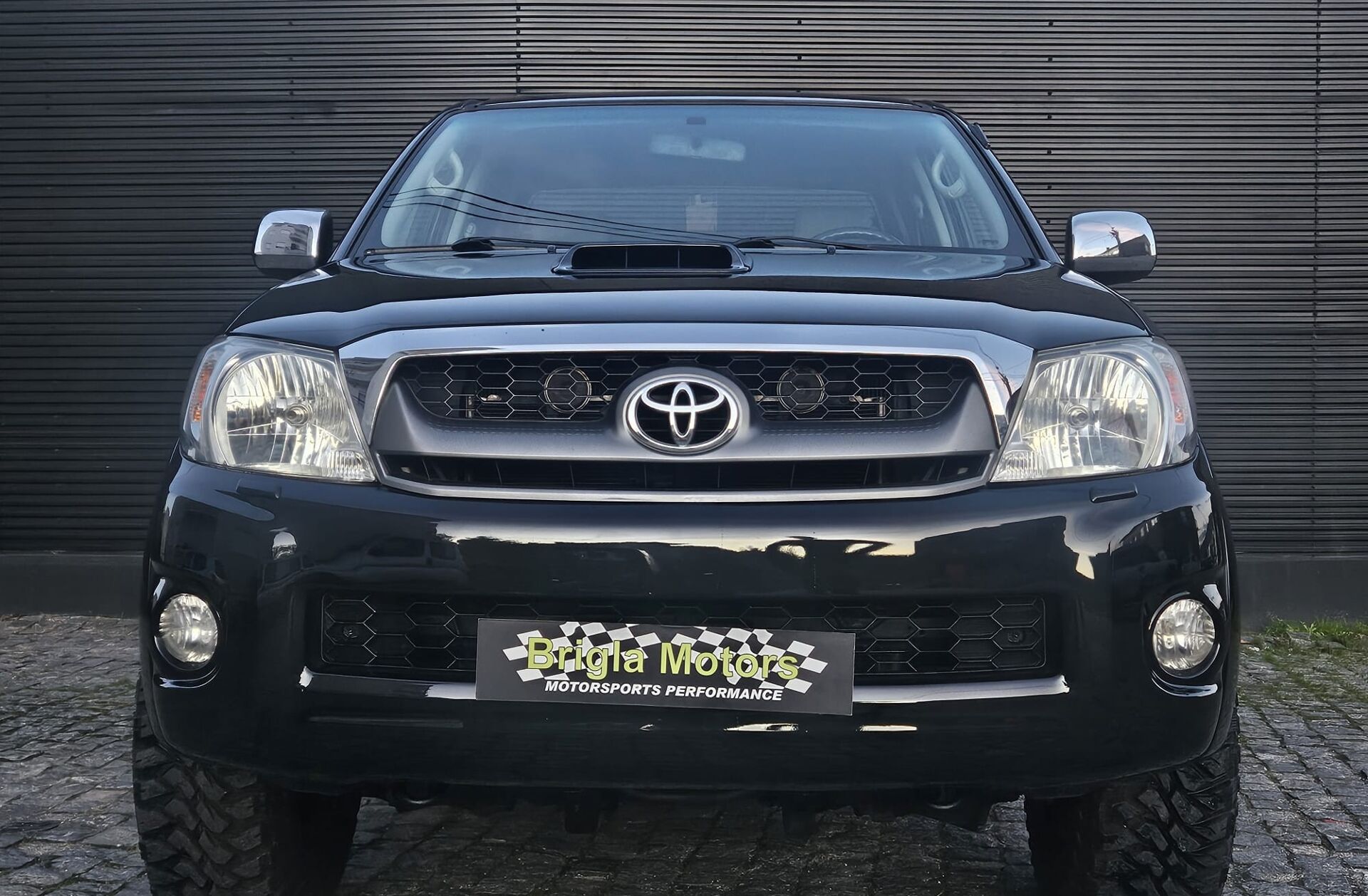 TOYOTA Hilux 3.0 D-4D 4WD CD Tracker