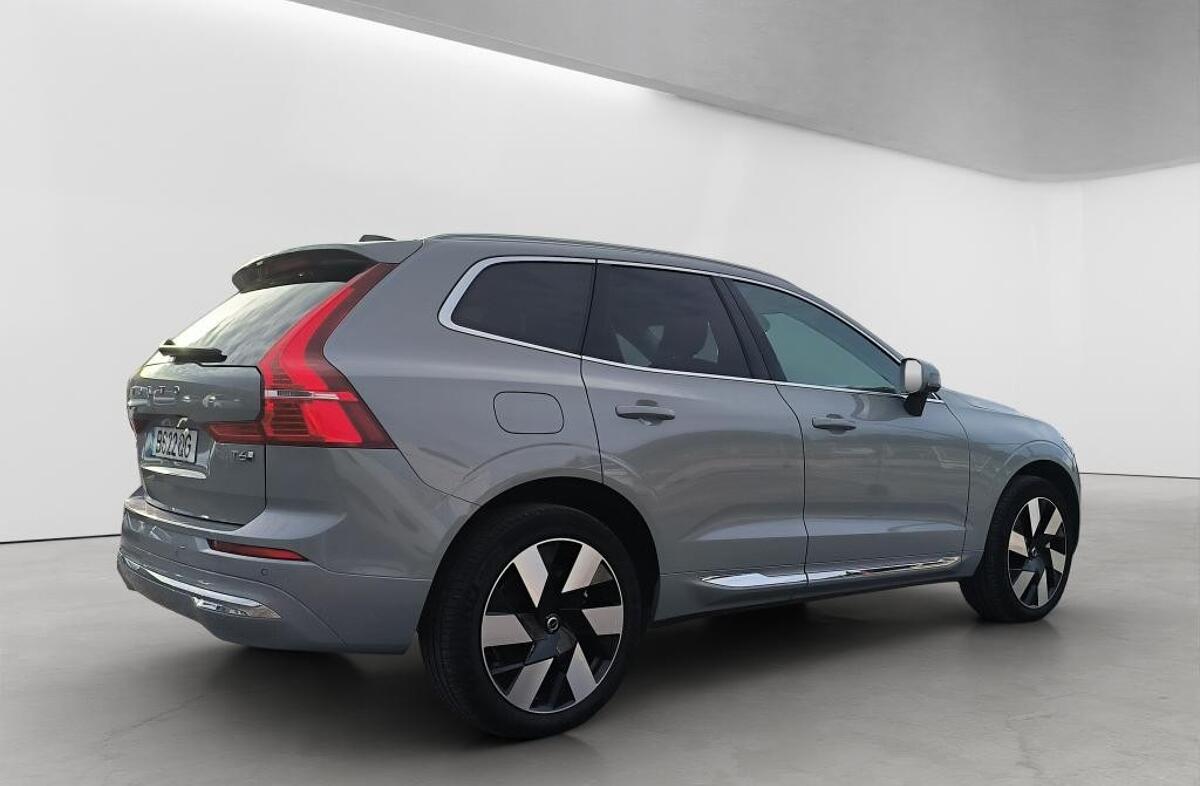 VOLVO XC60 2.0 T6 PHEV Plus Bright AWD