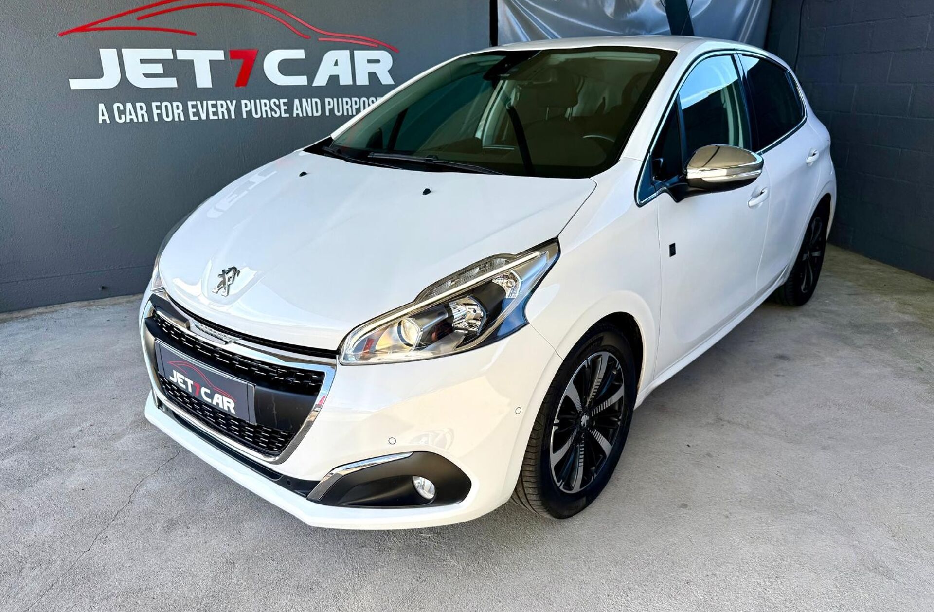 PEUGEOT 208 1.2 PureTech Tech Edition