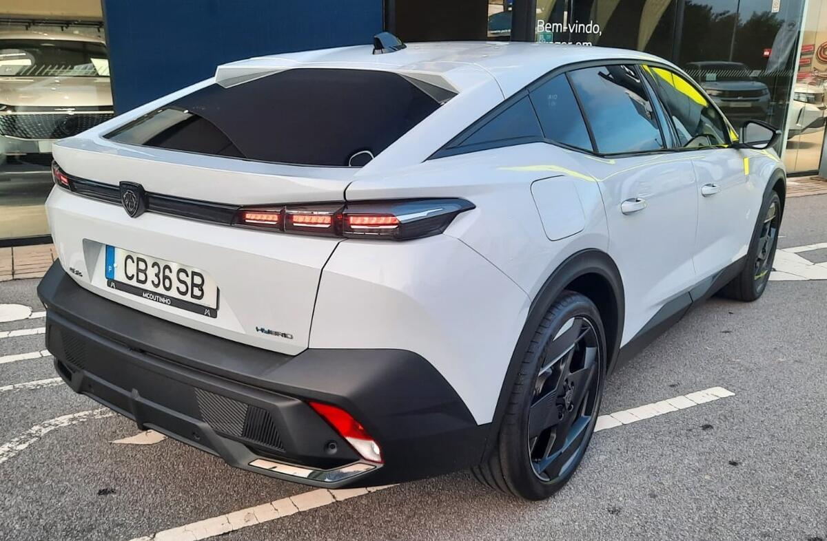 PEUGEOT 408 1.2 Hybrid Allure e-DCS6