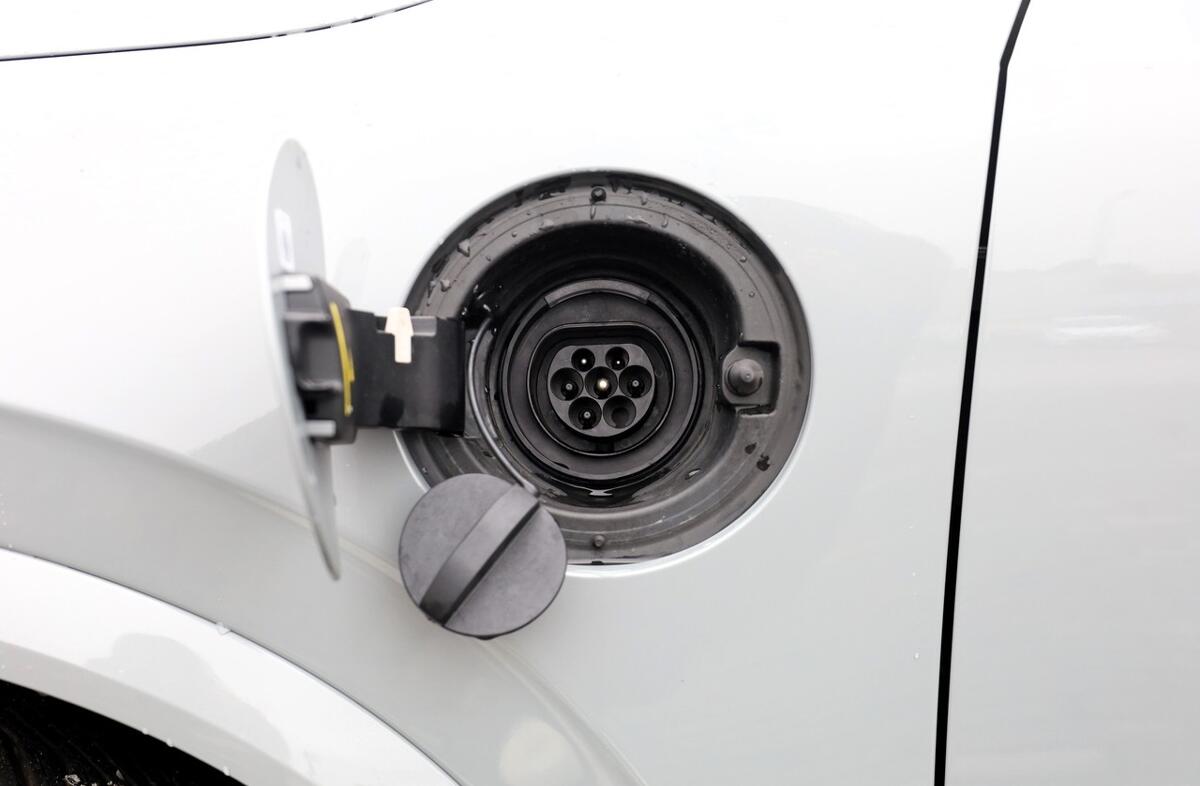 VOLVO XC90 2.0 T8 PHEV Plus Dark AWD